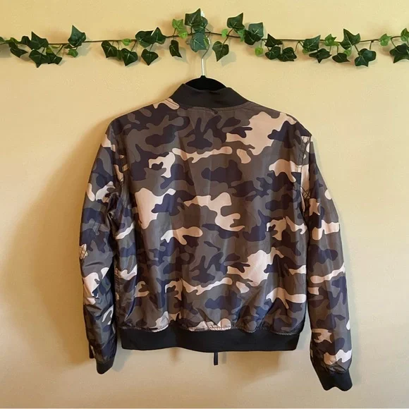 Gap Women's Camo Bomber Jacket - Picture 2 of 2